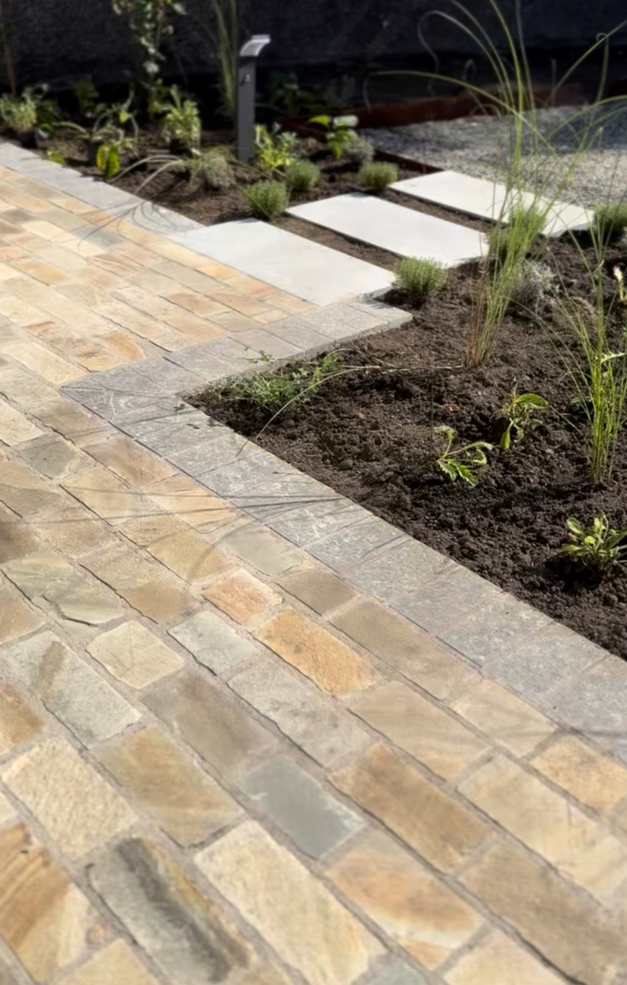 A combination of two stunning Irish stone types: Kilkenny Limestone & Donegal Quartz